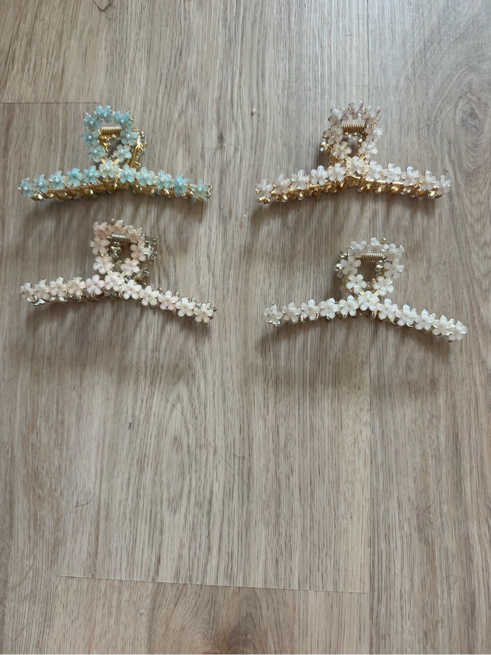 Set of 4 Floral Hair Claw Clips – Pastel Flowers & Gold Tone